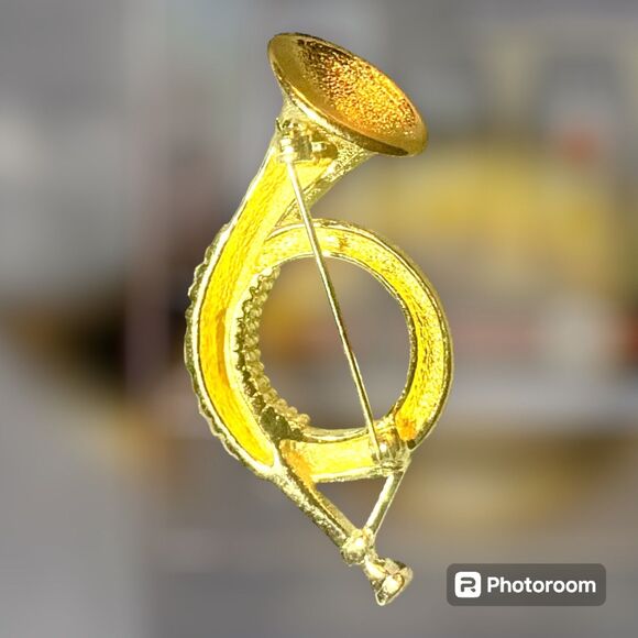 Burberry Elegant Horn Brooch - Picture 5 of 11